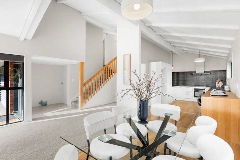 Photo of property in 4 Kingham Place, Avonhead, Christchurch, 8042