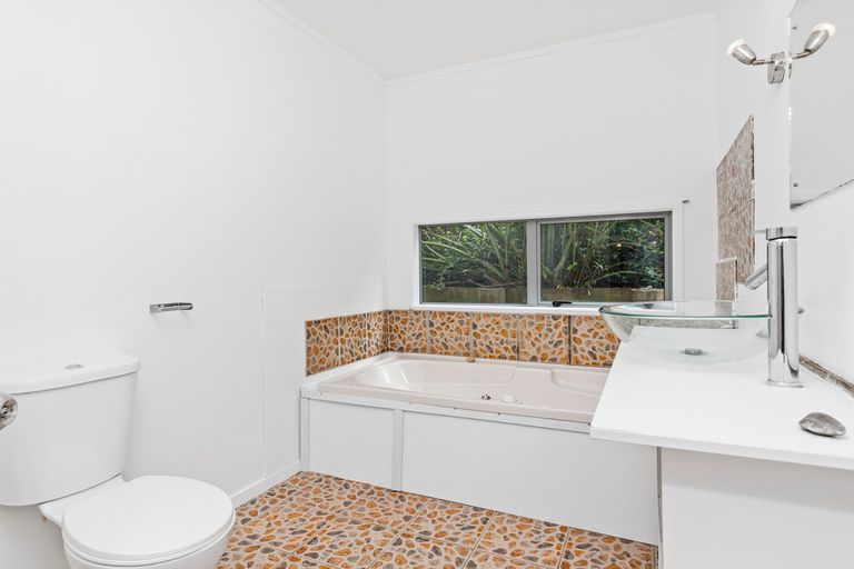 Photo of property in 22b Norman Road, Titirangi, Auckland, 0604