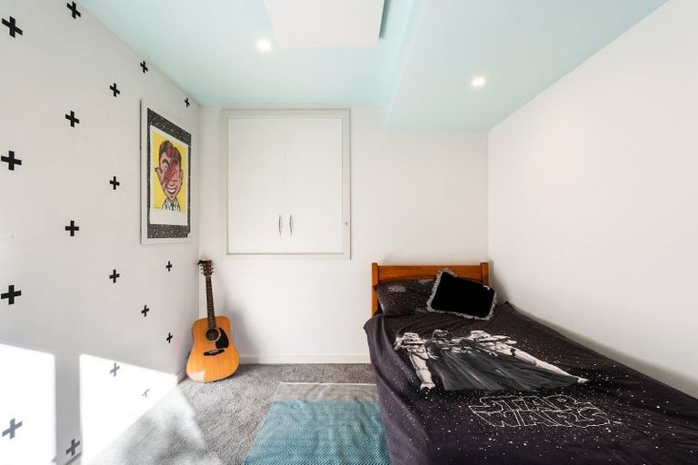 Photo of property in 32 Rona Street, Eastbourne, Lower Hutt, 5013