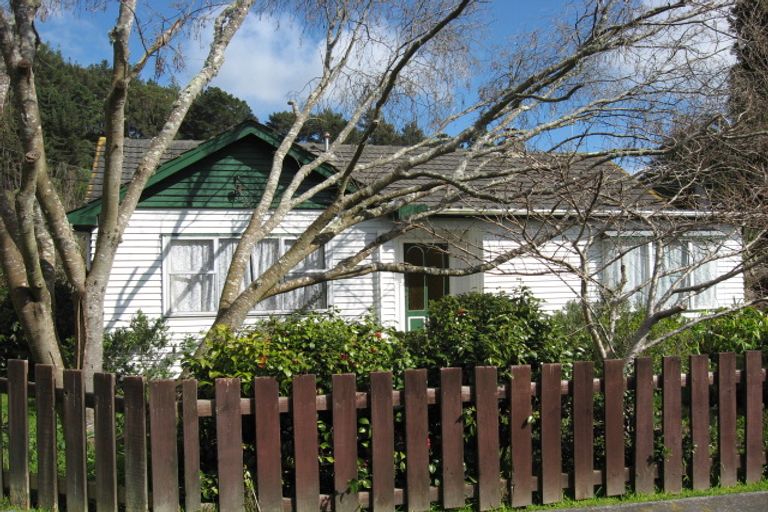 Photo of property in 22 Homedale Road, Wainuiomata, Lower Hutt, 5014