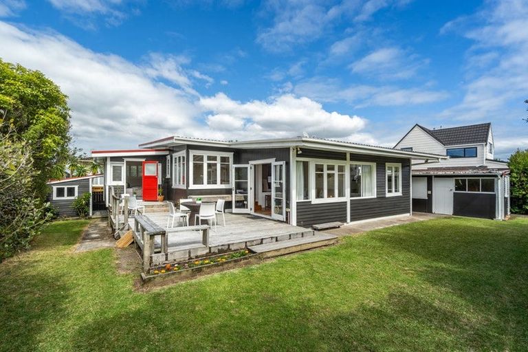 Photo of property in 42a Old Lake Road, Narrow Neck, Auckland, 0624