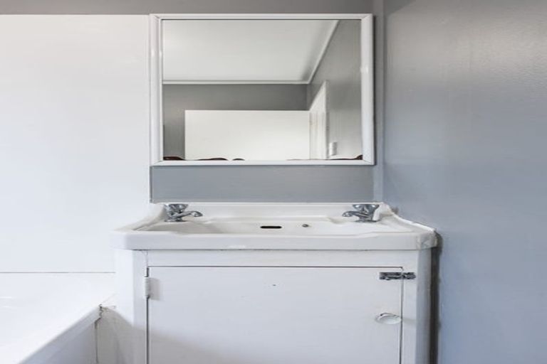 Photo of property in 1/125a Birkdale Road, Birkdale, Auckland, 0626