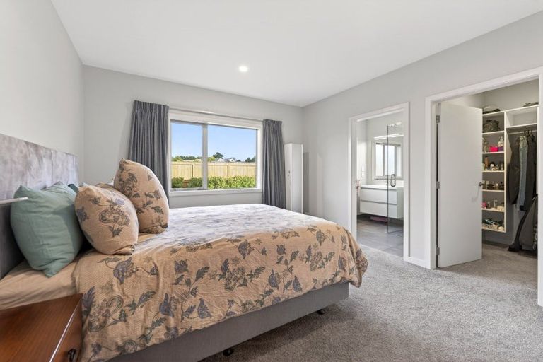 Photo of property in 3 Magnolia Lane, Kelvin Grove, Palmerston North, 4414