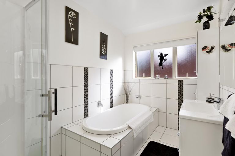 Photo of property in 8a Daytona Road, Henderson, Auckland, 0610