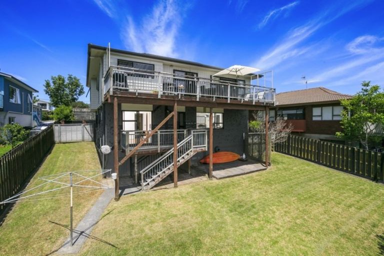 Photo of property in 2/14 Ridge Road, Waiake, Auckland, 0630