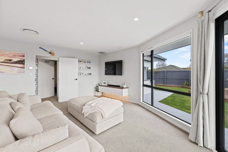 Photo of property in 2 Anglesea Avenue, Parklands, Christchurch, 8083