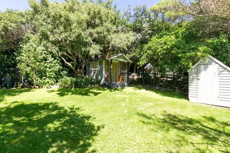 Photo of property in 71 Severn Street, Island Bay, Wellington, 6023