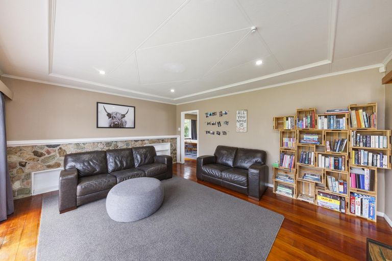 Photo of property in 24 Paisley Street, Mellons Bay, Auckland, 2014