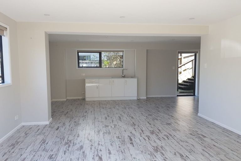 Photo of property in 1/690 Beach Road, Browns Bay, Auckland, 0630