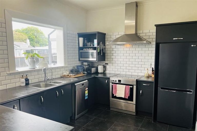 Photo of property in 8 Lyon Street, Marton, 4710