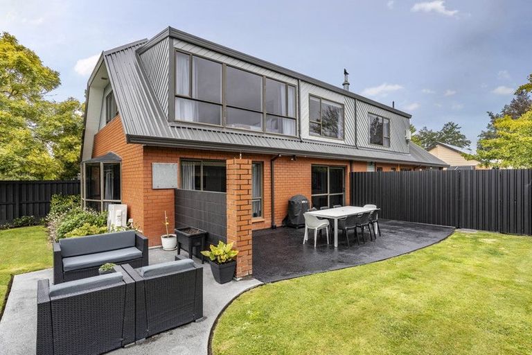 Photo of property in 10 Pyatt Place, Redwood, Christchurch, 8051