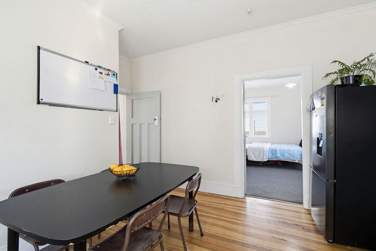 Photo of property in 12 Lyndhurst Street, Takaro, Palmerston North, 4412
