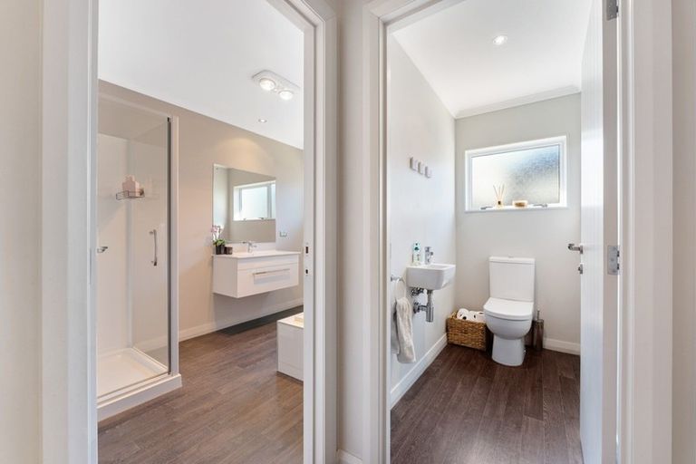 Photo of property in 12 Monaco Grove, Fitzherbert, Palmerston North, 4410