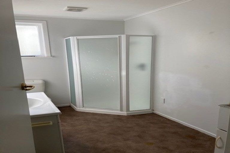 Photo of property in 108 Onepu Road, Lyall Bay, Wellington, 6022