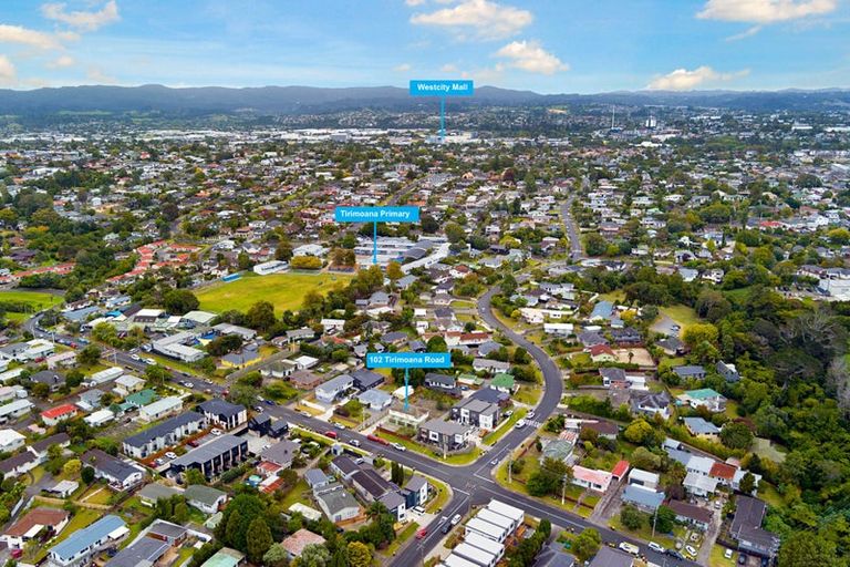 Photo of property in 102 Tirimoana Road, Te Atatu South, Auckland, 0602