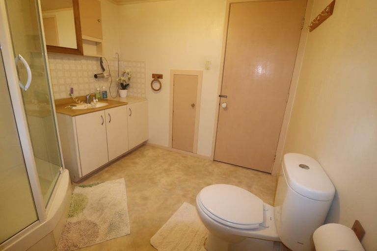 Photo of property in 10 Celeste Place, Totara Vale, Auckland, 0627