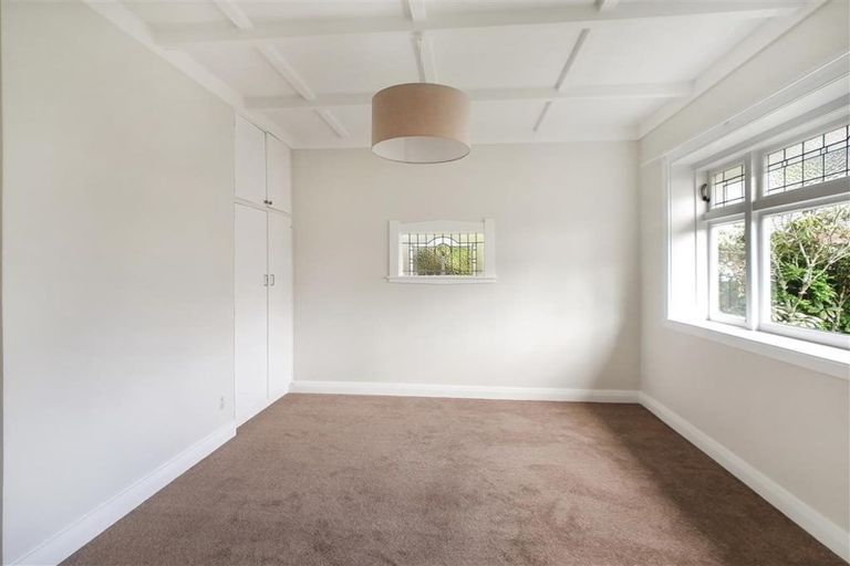 Photo of property in 16 Fruitvale Road, New Lynn, Auckland, 0600