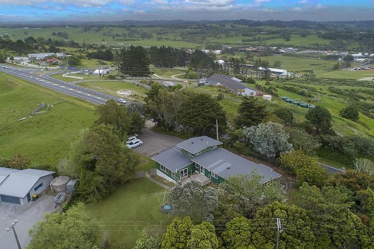 Photo of property in 2127 East Coast Road, Stillwater, Silverdale, 0993