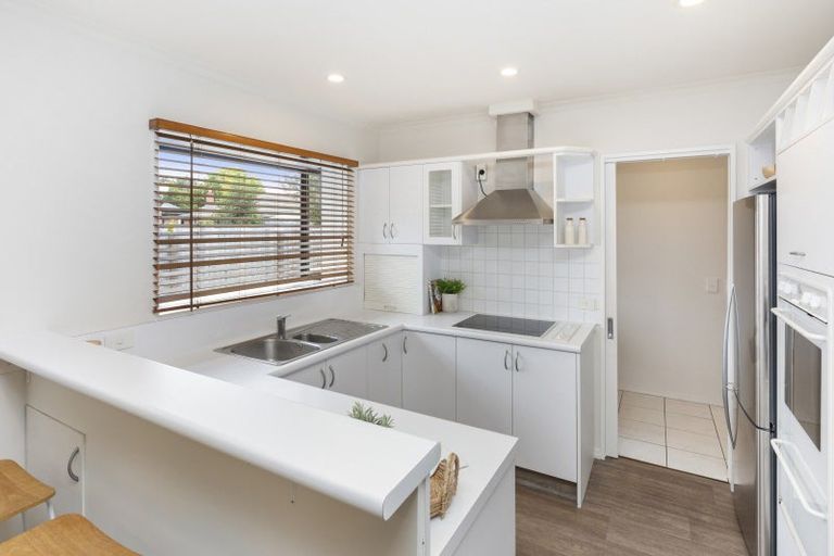 Photo of property in 129 Avonhead Road, Avonhead, Christchurch, 8042