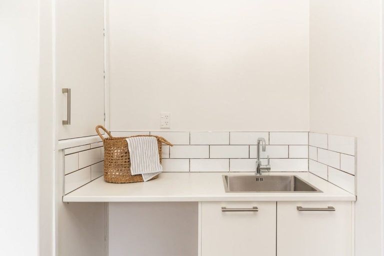 Photo of property in 5a Sequoia Place, Maoribank, Upper Hutt, 5018