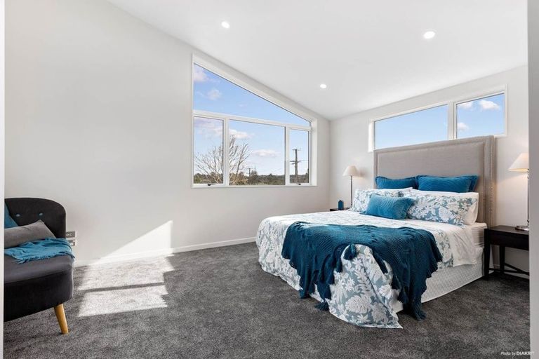 Photo of property in 4 Crieff Place, Te Atatu Peninsula, Auckland, 0610