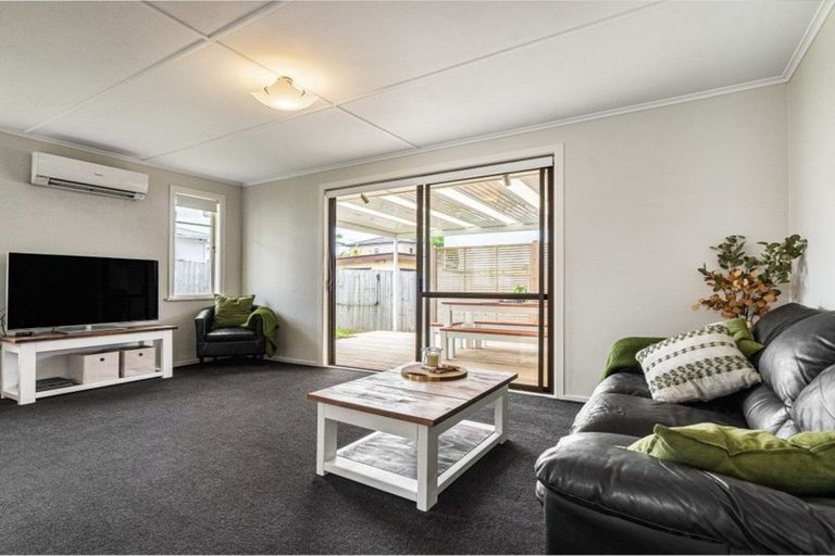 Photo of property in 22 Roberts Road, Te Atatu South, Auckland, 0610