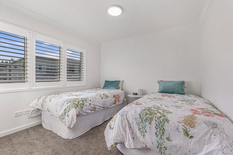 Photo of property in 18 Kensington Drive, Orewa, 0931