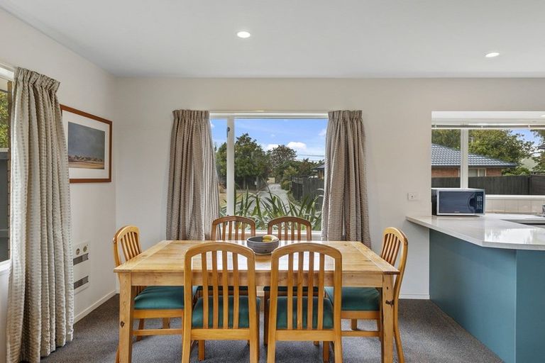 Photo of property in 2 Magnolia Lane, St Albans, Christchurch, 8052