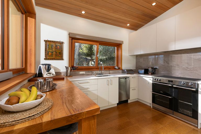 Photo of property in 337 Beacon Point Road, Wanaka, 9305