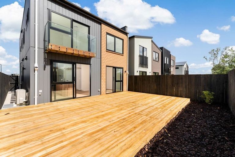 Photo of property in 43 Picnic Point Road, Hobsonville, Auckland, 0616