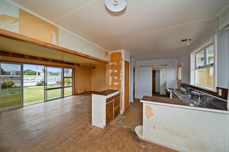 Photo of property in 15 Hunter Street, Hawera, 4610