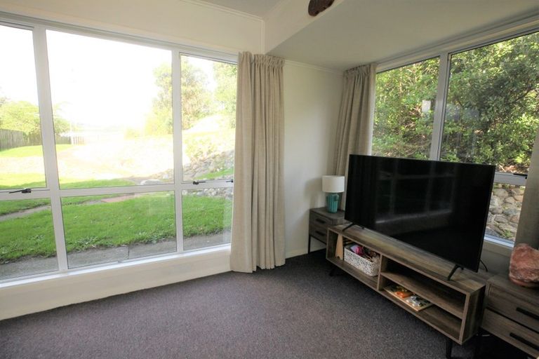 Photo of property in 25a-d Tireti Road, Titahi Bay, Porirua, 5022