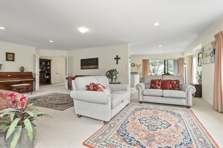 Photo of property in 3 San Pablo Way, Henderson, Auckland, 0612