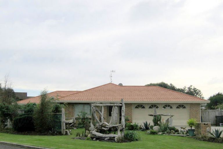 Photo of property in 1 Leigh Place, Paraparaumu Beach, Paraparaumu, 5032