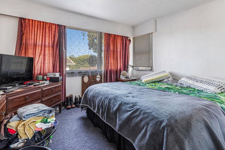 Photo of property in 28 Helena Street, Massey, Auckland, 0614
