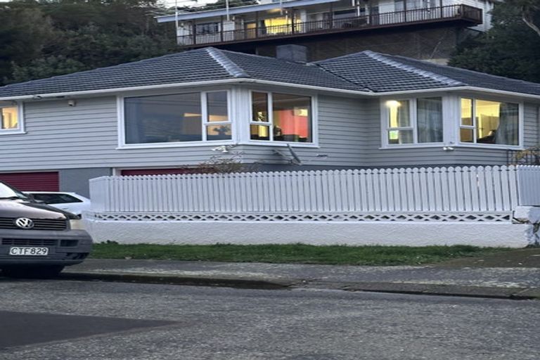 Photo of property in 24 Severn Street, Island Bay, Wellington, 6023