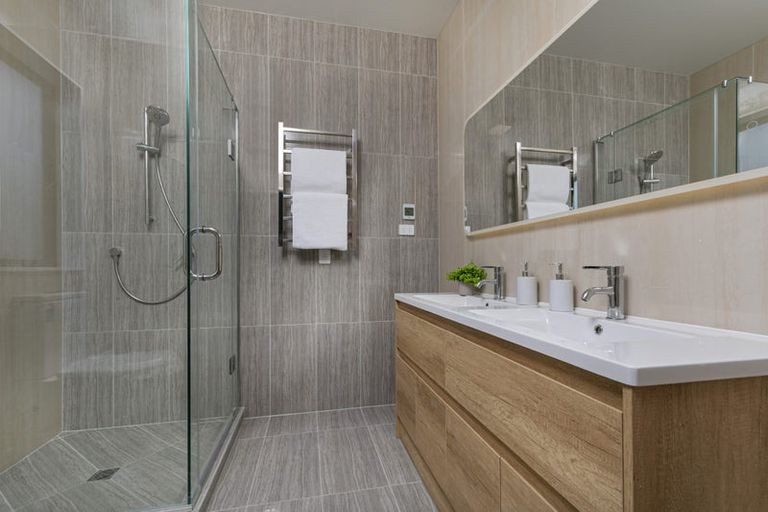 Photo of property in 47 Mcindoe Road, Kumeu, 0810