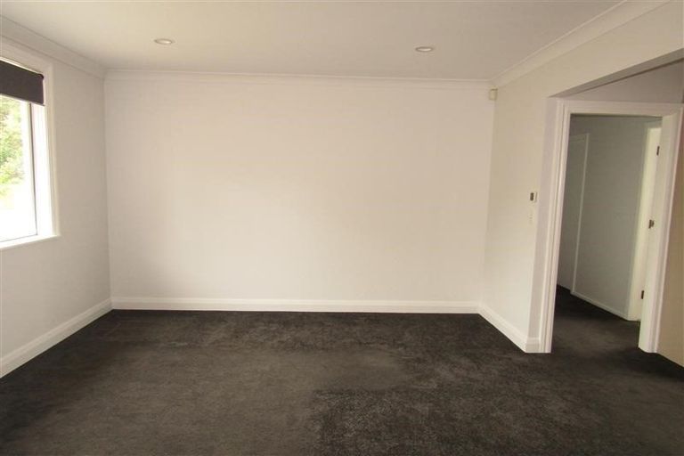 Photo of property in 118b Newlands Road, Newlands, Wellington, 6037