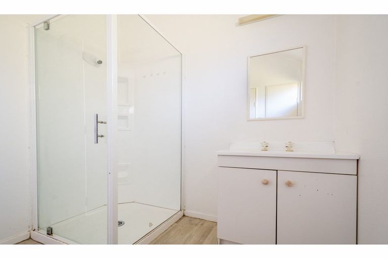 Photo of property in 129a Colwill Road, Massey, Auckland, 0614