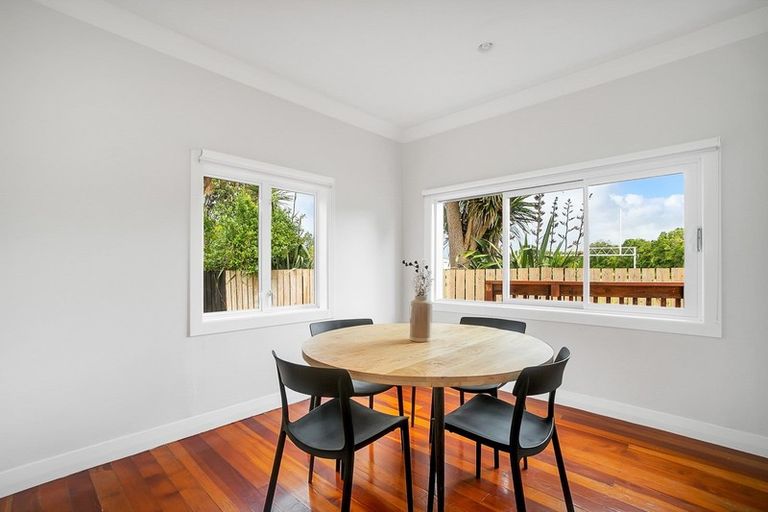 Photo of property in 36a Hereford Street, Te Atatu Peninsula, Auckland, 0610