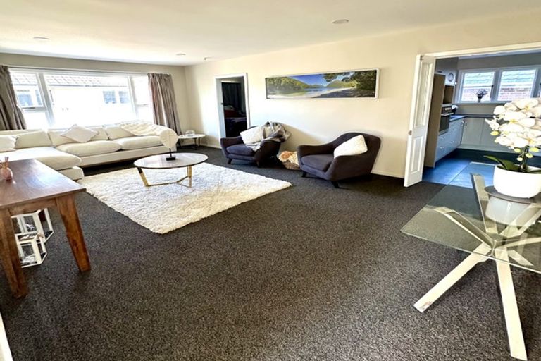 Photo of property in 11 Solway Avenue, Ilam, Christchurch, 8041