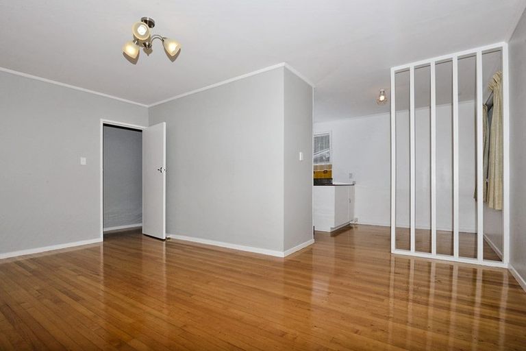 Photo of property in 60 Riverpark Crescent, Henderson, Auckland, 0610