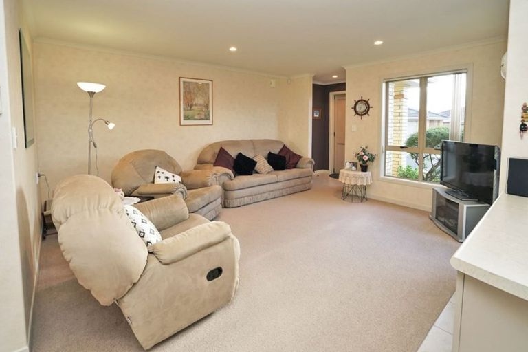 Photo of property in 55 Sovereign Isle Lane, Rototuna, Hamilton, 3210