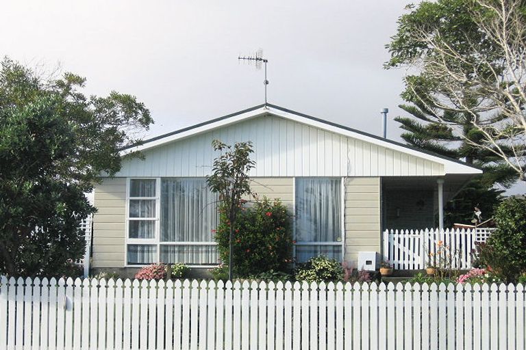 Photo of property in 66 Gray Avenue, Paraparaumu Beach, Paraparaumu, 5032