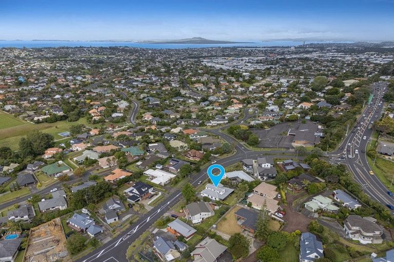 Photo of property in 8 Unsworth Drive, Unsworth Heights, Auckland, 0632