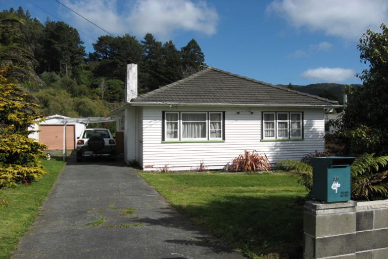 Photo of property in 20 Homedale Road, Wainuiomata, Lower Hutt, 5014