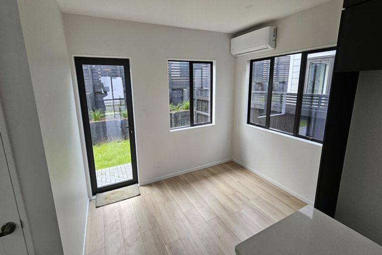Photo of property in 15 Greenbrier Street, Westgate, 0814
