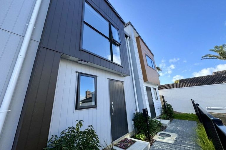 Photo of property in 8 Raupeti Lane, Henderson, 0612