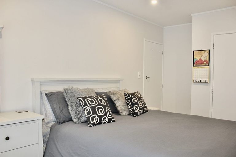 Photo of property in 70 Kaurilands Road, Titirangi, Auckland, 0604