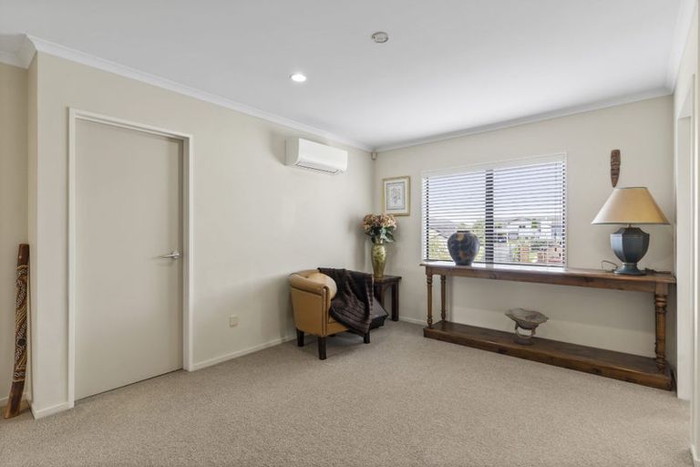 Photo of property in 28 Ina Ville Drive, Pukekohe, 2120